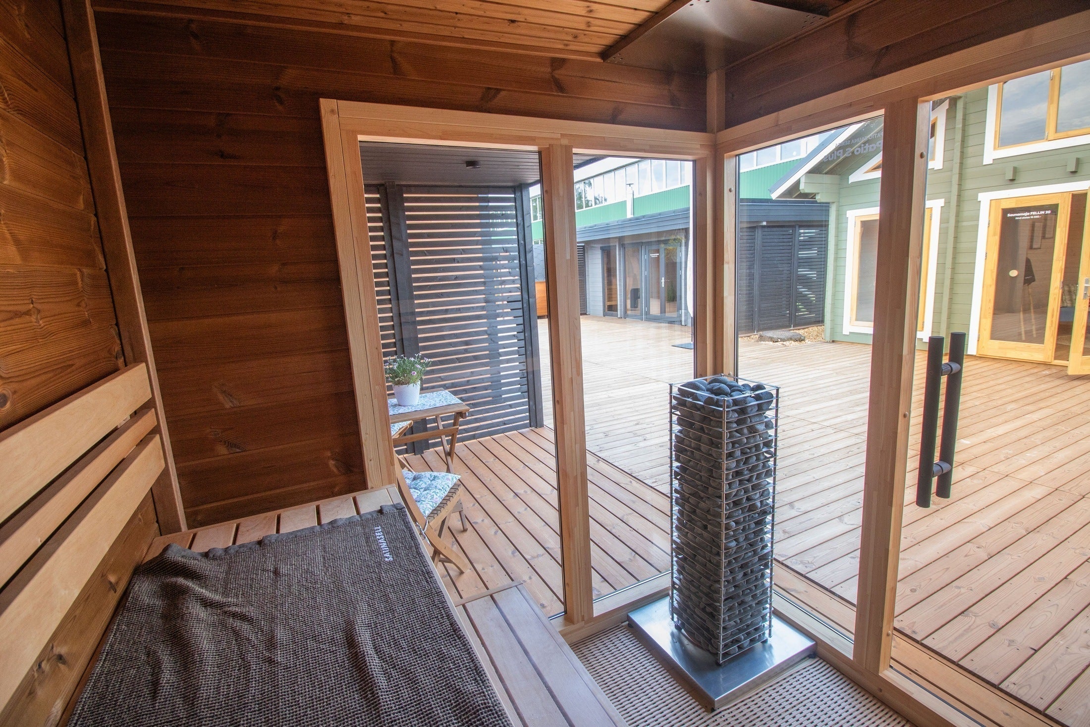 Leil Patio S Plus 4 Person Outdoor Sauna
