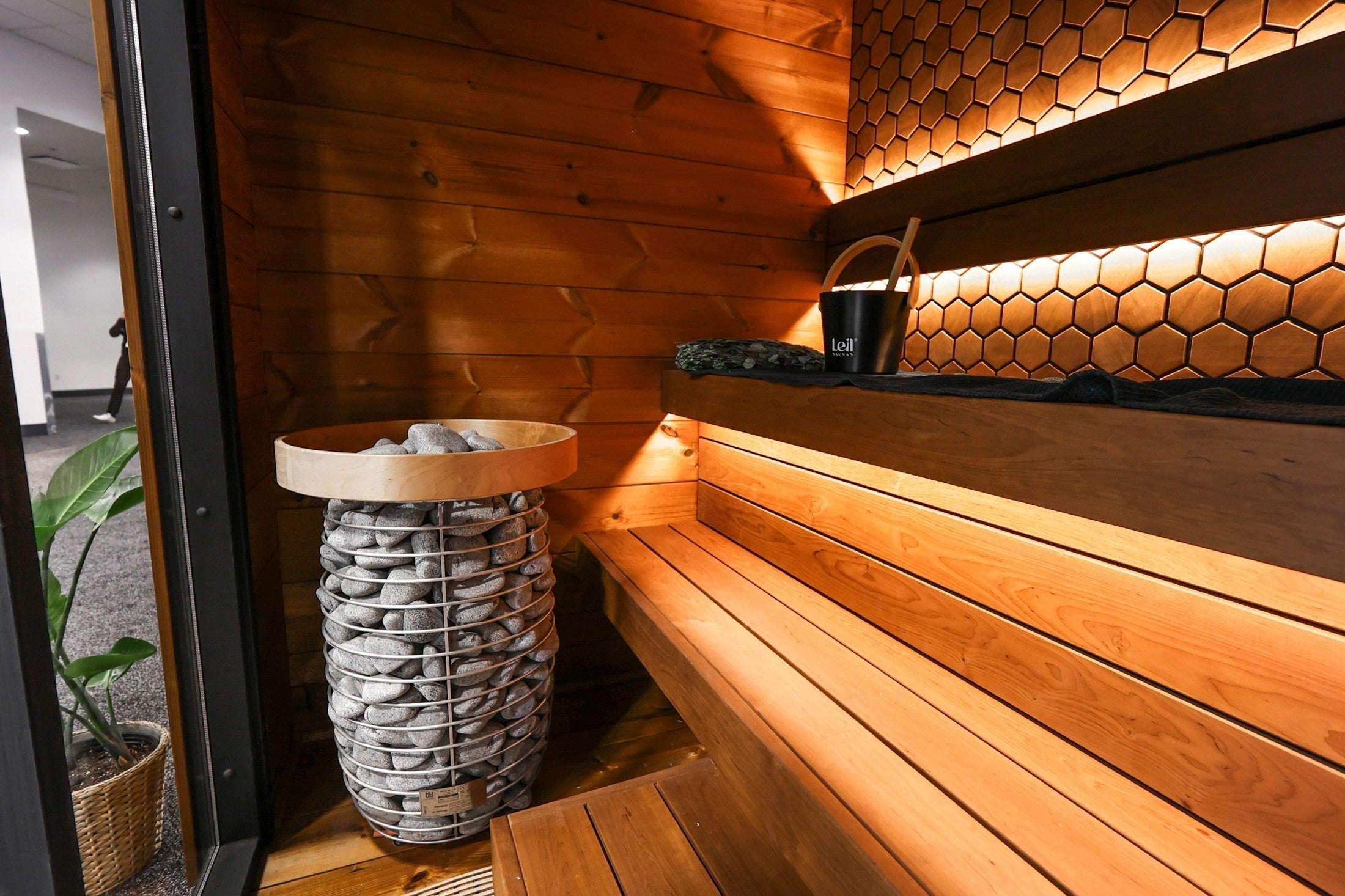 Leil Viva 210 4 Person Outdoor Sauna Kit