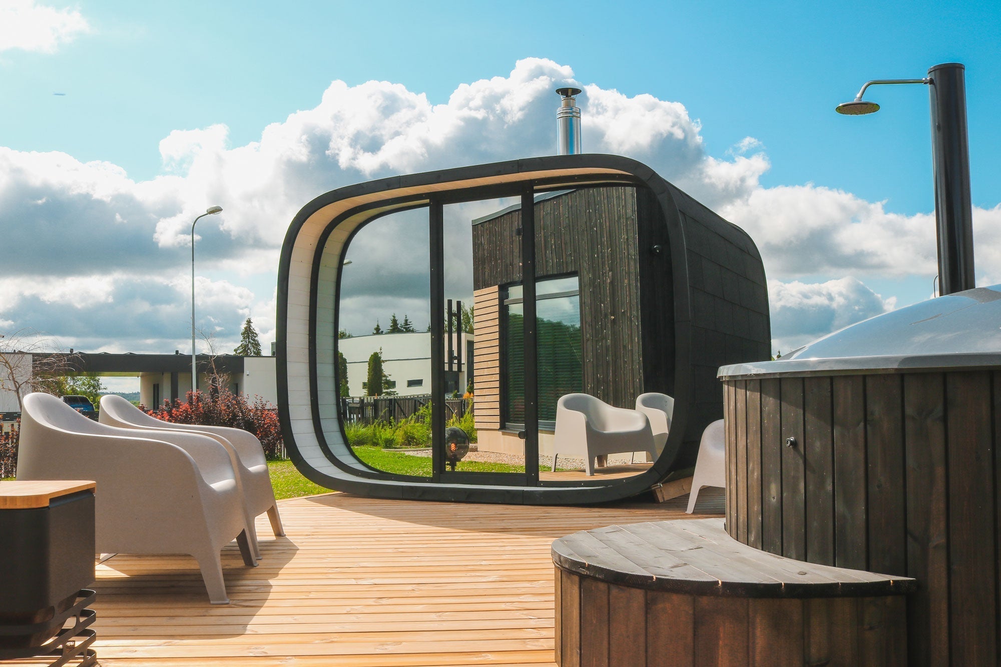 Leil Round Cube Single Outdoor Sauna 6-8 Person