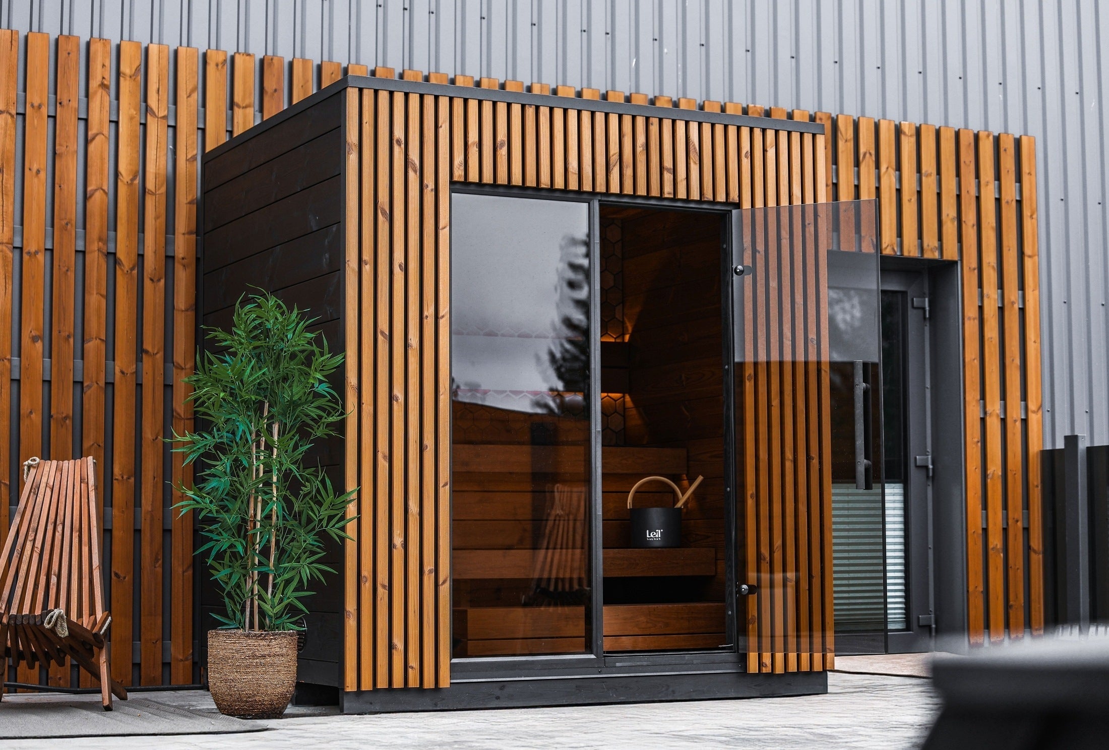 Leil Viva 210 4 Person Outdoor Sauna Kit